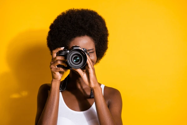 Mentor teaching a beginner photographer at Brandprenuer Studios